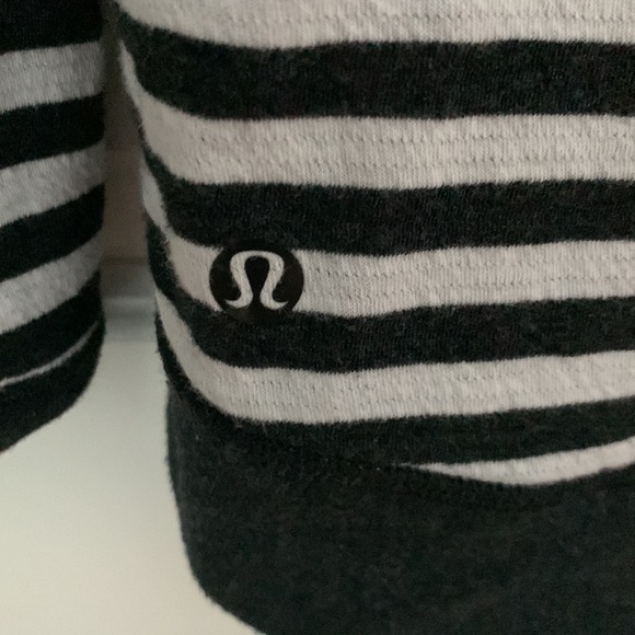 lululemon - reversible stripe in a clinch pullover - Picture 8 of 9